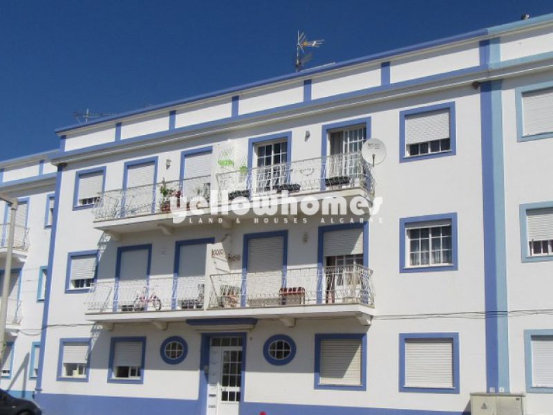 Apartamento com T2 último andar na tradicional vila de Santa Luzia