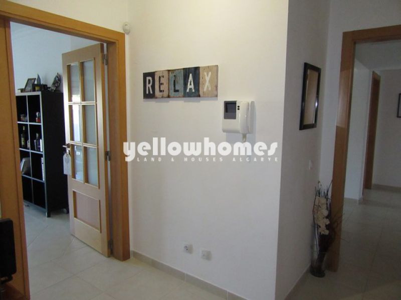 Bem apresentado apartamento T3 com terraço privado em Tavira