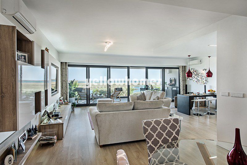 Luxury 4 bed apartment with amazing views of the Ria Formosa and the sea
