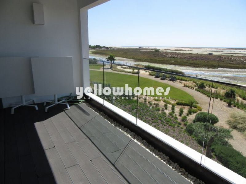 Luxury 1-bed apartment front line Ria Formosa
