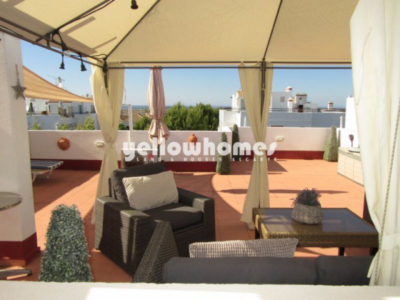 1-bed top floor apartment with amazing sea views