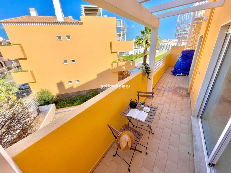 Apartamento T2 com piscina e um fabuloso terraço em Cabanas 