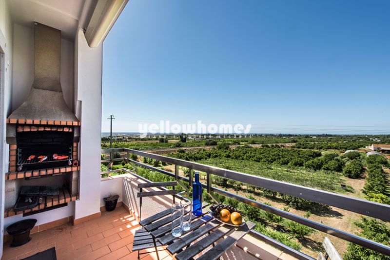 Spacious 3-bed apartment with communal pool in Tavira