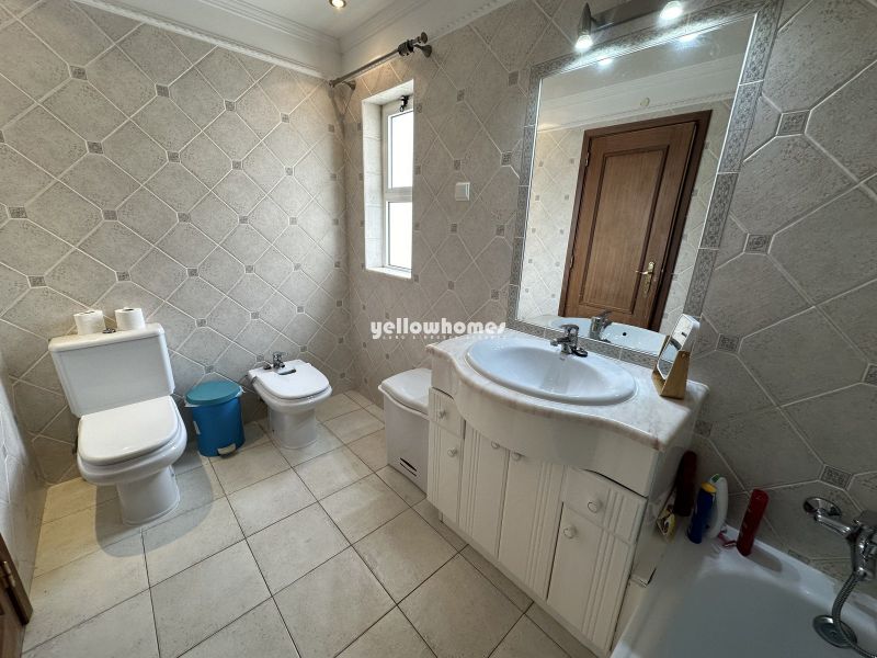 Apartamento T2 no último andar com grande terraço privado em Tavira