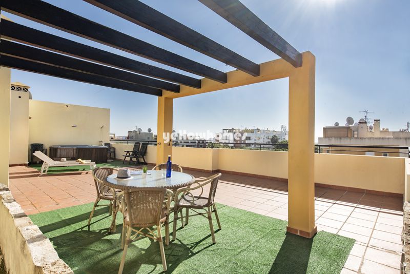 Modern 2-bed apartment with sea view and private roof terrace in Tavira
