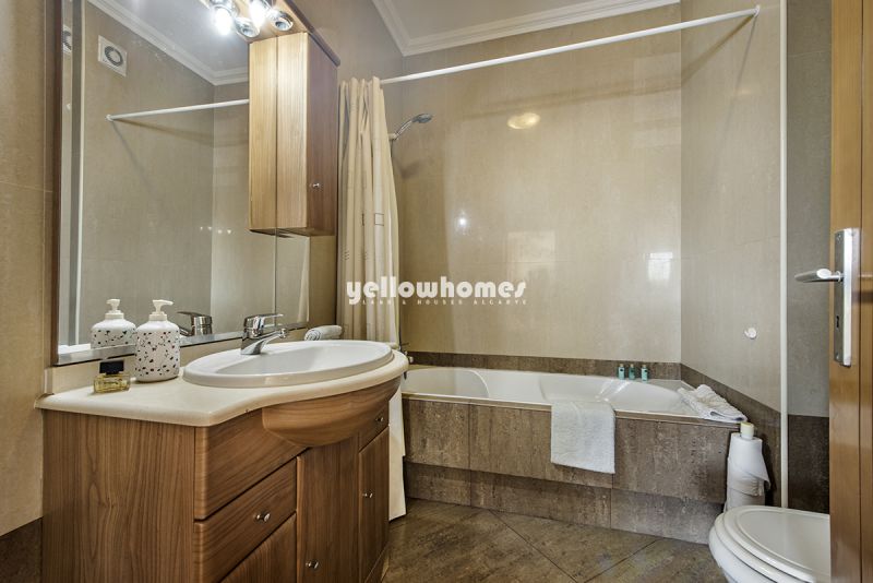 Modern 2-bed apartment with sea view and private roof terrace in Tavira