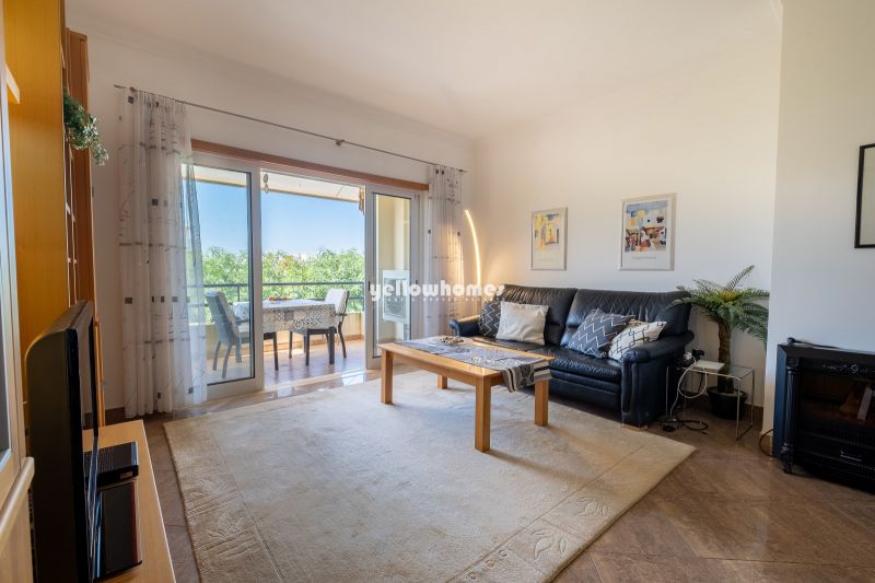 Espaçoso penthouse T1 com grande terraço e vista mar em Tavira