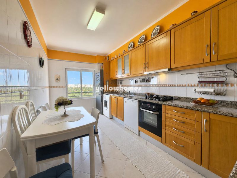 Espaçoso apartamento T3 com terraço privado na cobertura em Tavira