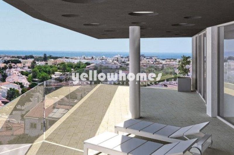 Penthouse de luxo T5 perto do centro de Lagos com excelente vista mar