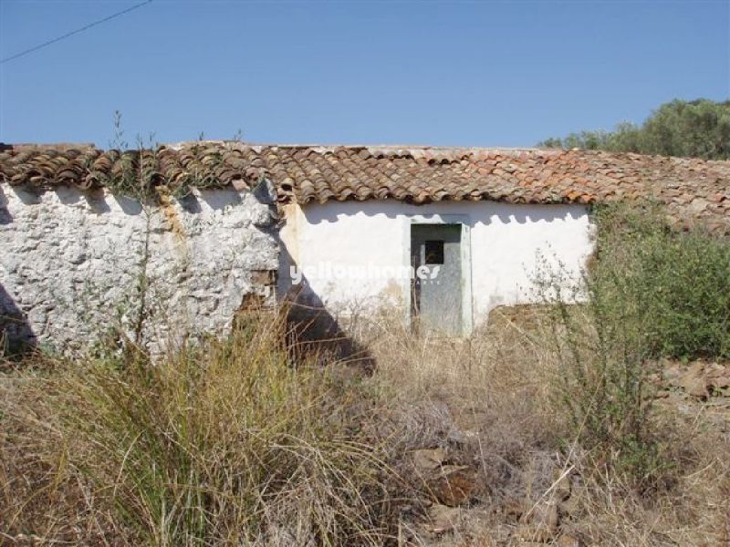 Terreno com ruína numa zona bonita e tranquila