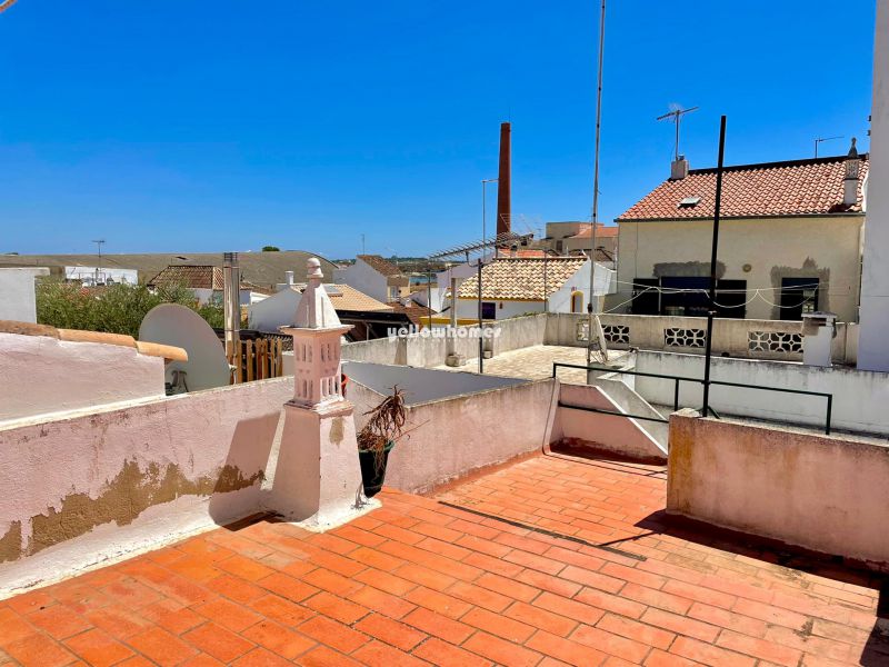 2-bed townhouse for renovation in the centre of Tavira