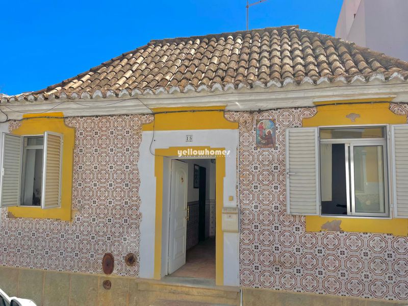 2-bed townhouse for renovation in the centre of Tavira