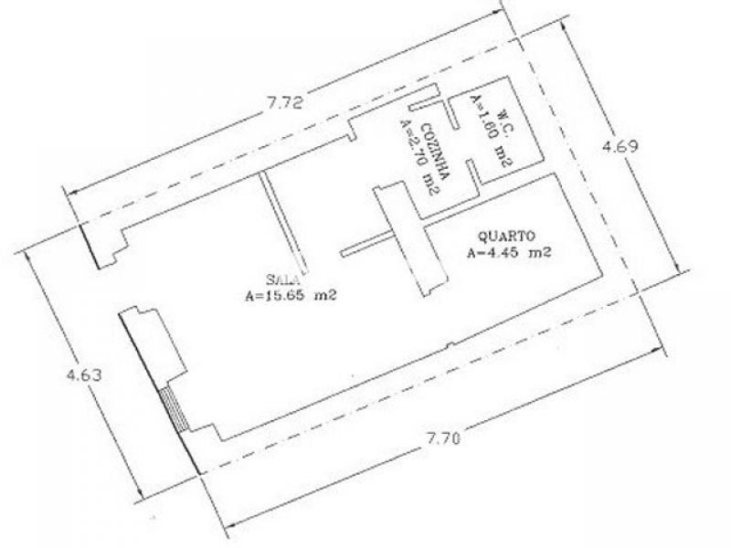 Pequena casa tradicional para reconstruir no centro de Tavira