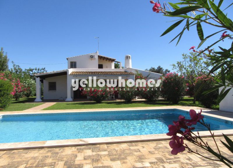 Beautiful Moorish style 3-bed villa with swimming pool near Moncarapacho