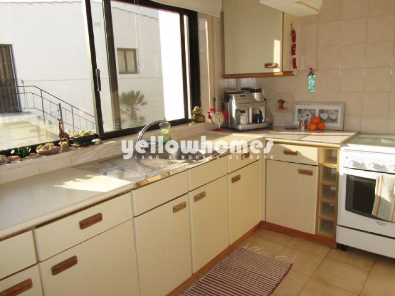 Bem conservada moradia V3 com vistas encantadoras sobre o mar e o campo perto de Tavira