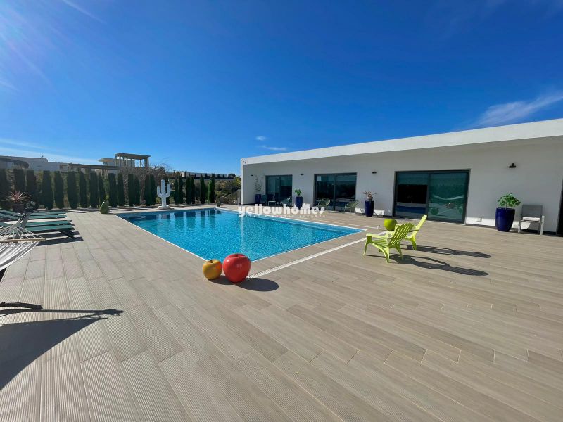Moradia moderna V3 com piscina aquecida e vistas perto de Quelfes