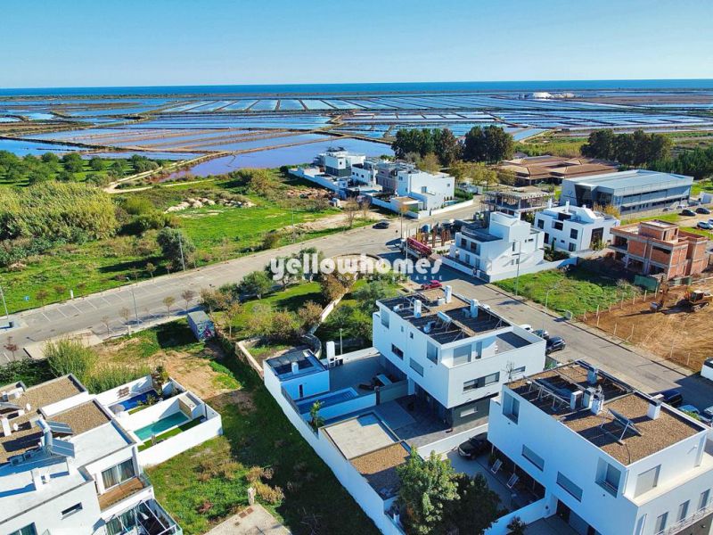 Modern 4-bed semi detached villa with sea views in Tavira