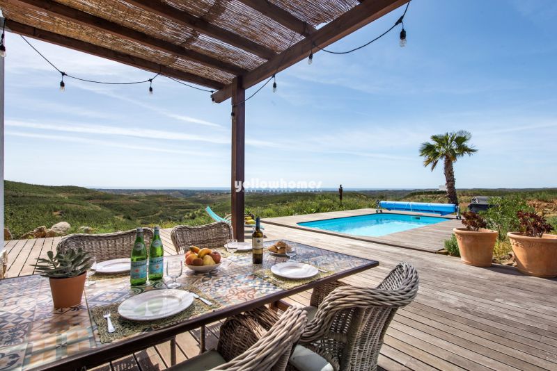 3-bed villa with 360 views of the surrounding countryside towards the ocean