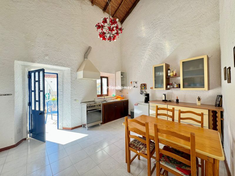 Lovely 5-bedroom Quinta style property on a large plot near Castro Marim