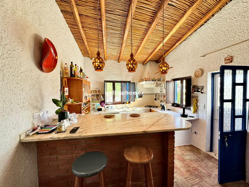 Lovely 5-bedroom Quinta style property on a large plot near Castro Marim