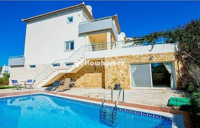 Bonita moradia V3+1 com piscina num condomínio exclusivo em Tavira