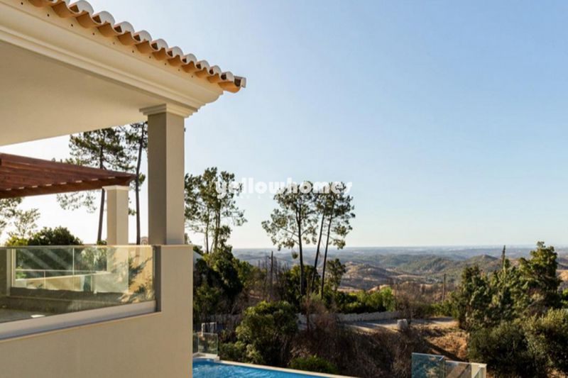 Large luxurious 3 bed villa in great mountain surroundings 