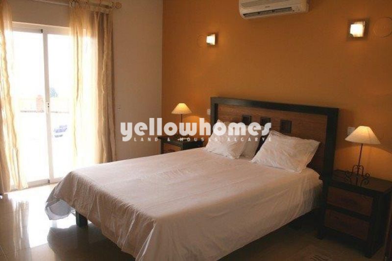 Elegante moradia V5 a uma curta distância da Praia da Luz e do mar