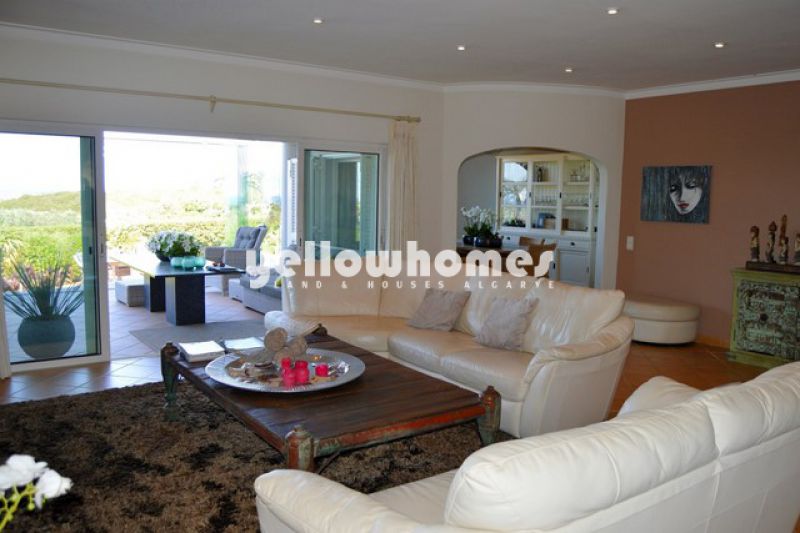 Deluxe 4 bed Villa with salt-water pool and manicured gardens near Carvoeiro