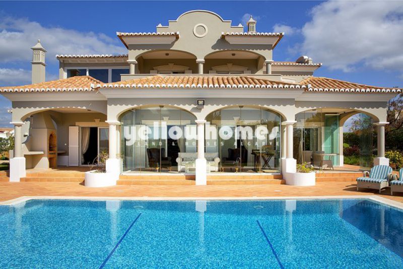 Luxury 4-bed villa at a Golf Resort near Carvoeiro