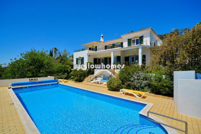Charming villa on large grounds with outstanding coastal views near Boliqueime  