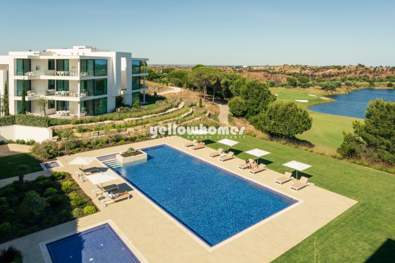 Apartamentos modernos T3 com vista fantástica sobre o do campo de golfe e o mar