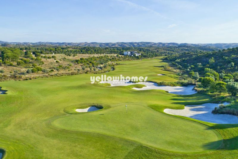 Apartamentos modernos T3 com vista fantástica sobre o do campo de golfe e o mar