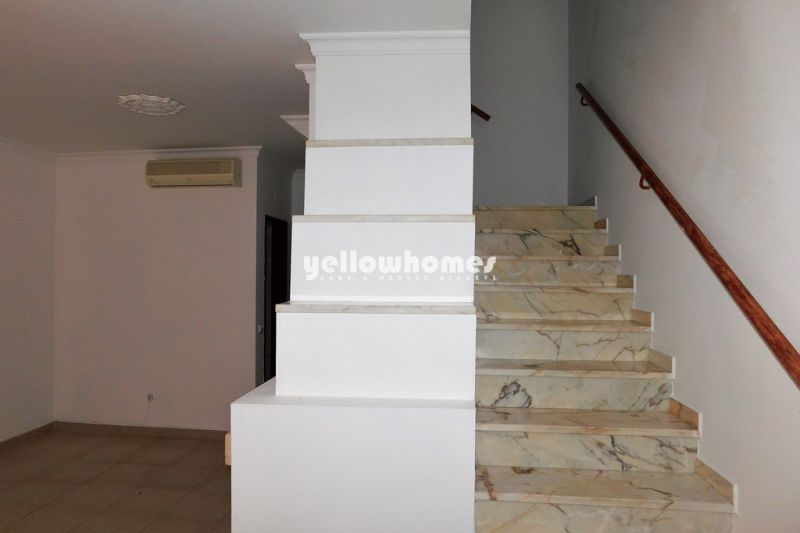 Well maintained townhouse with 2 bedrooms set within the village of Salir