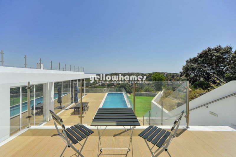 Extraordinary Villa with Striking 360 degrees Views in the Central Algarve