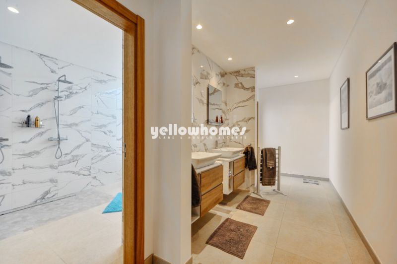 Extraordinary Villa with Striking 360 degrees Views in the Central Algarve