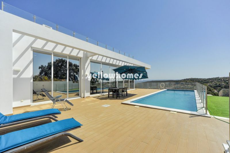Extraordinary Villa with Striking 360 degrees Views in the Central Algarve