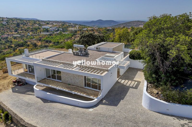Extraordinary Villa with Striking 360 degrees Views in the Central Algarve