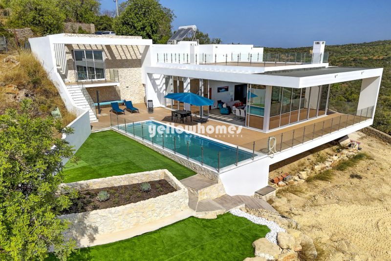 Extraordinary Villa with Striking 360 degrees Views in the Central Algarve