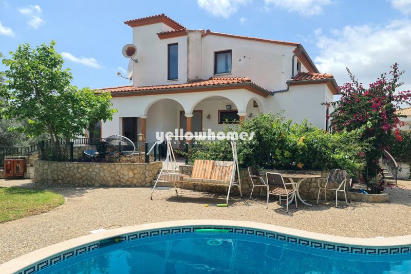 Large 6-bedroom villa with garden, pool and garage near Almancil