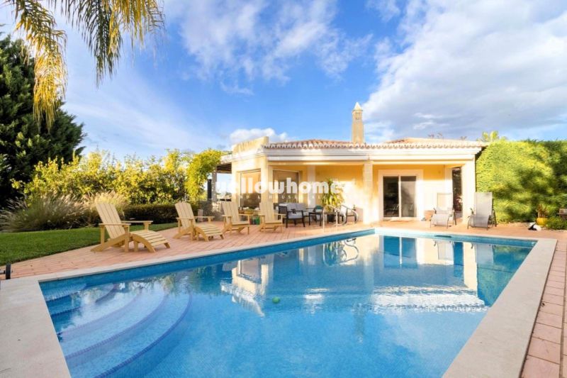 Luxurious 3-bed Villa in a fantastic Golf Resort near the coast and Carvoeiro