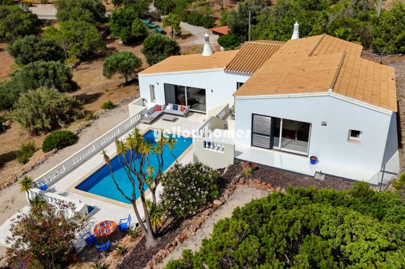 Modern 3-Bed Villa with Panoramic Views, just 5 Minutes from Vilamoura