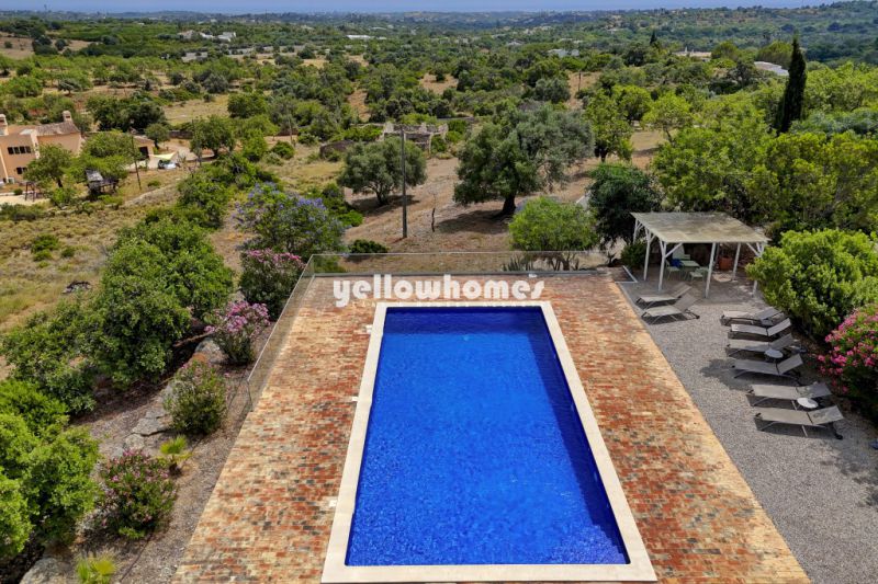 Moradia V5 com anexo, piscina e ruína sita perto de Moncarapacho