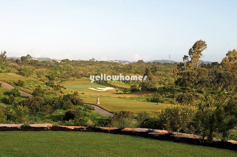 Luxuosa e impressionante moradia junto ao golfe com vistas fantasticas