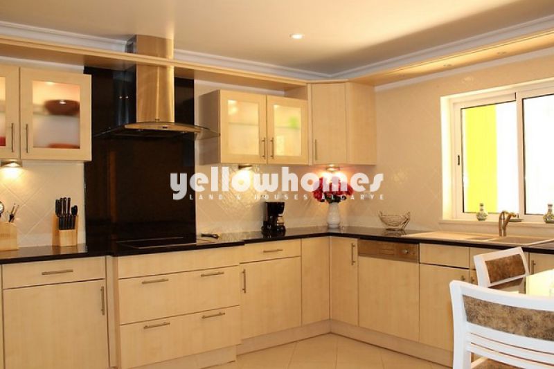 Elegante moradia V2 perto de Ferragudo