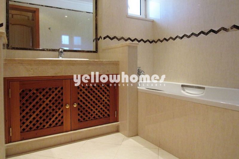 Elegante moradia V2 perto de Ferragudo