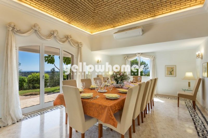 Beautiful single level 4 bedroom villa with sea views, Exclusive Listing