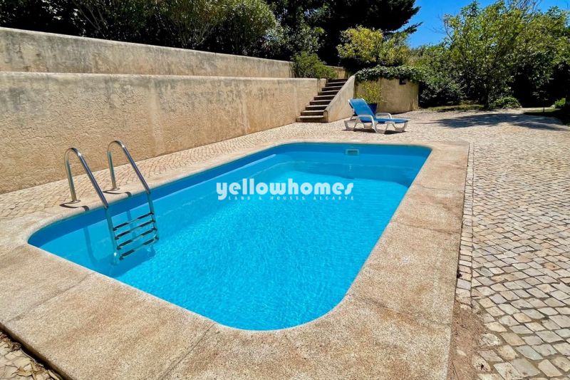 Charming, beautifully maintained 4-bedroom villa with pool and heating