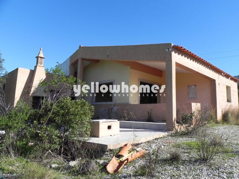 Terreno com bonita vista campo e um pouco mar perto de Santa Bárbara e Loulé