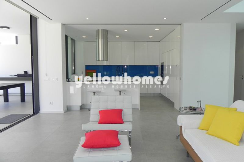 6 bedrooms contemporary villa with pool in the centre of Vilamoura