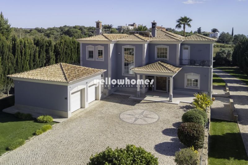 Elegante e Tranquila Villa Mediterrânica perto de Loulé com Piscina & Privacidade